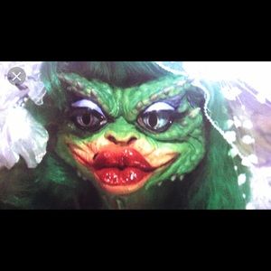 Meet your Posher, Monica